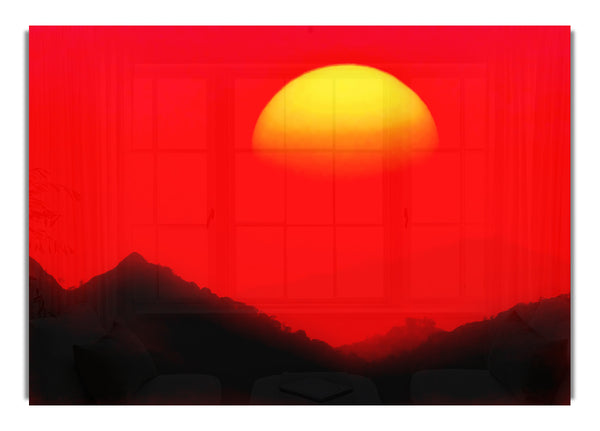 Riesige Sonne über den Berggipfeln Rot