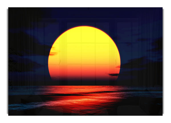 Riesige goldene Sonne über dem Ozean