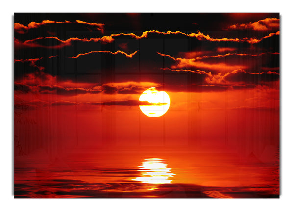 Orangefarbene Sonnenwolken über dem Ozean