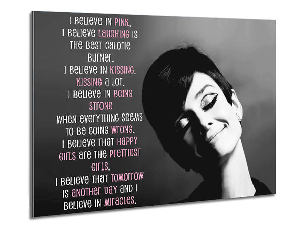 Filmzitat Audrey Hepburn „I Believe In Pink“ Landschaft