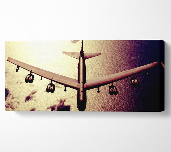 Kriegsflugzeug über dem Ozean