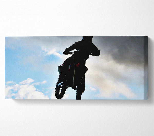 Motocross-Freestyle im Himmel