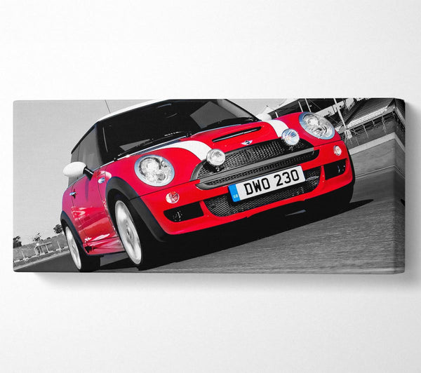 Mini Cooper auf der Schiene