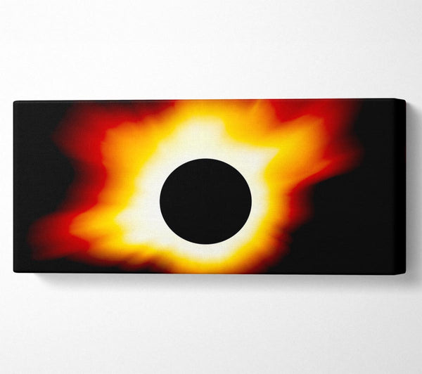 Brennende Sonne hinter der Sonnenfinsternis