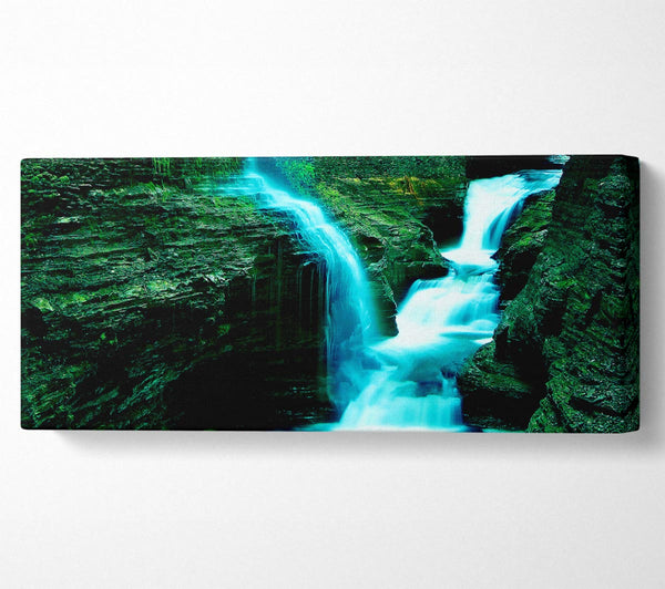 Der Felsformations-Wasserfall