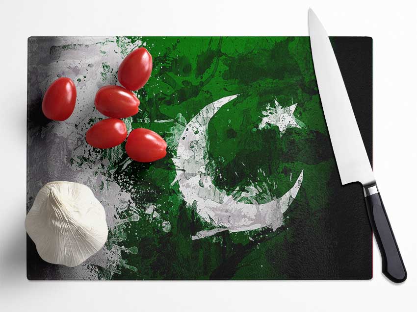 Pakistan Flag Grunge Glass Chopping Board