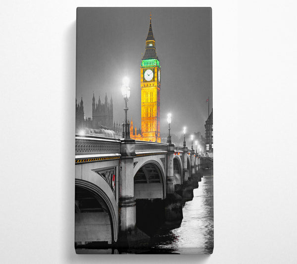 Goldener Big Ben über der Tower Bridge