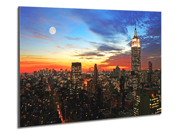 Im Mondlicht stehendes Empire State Building