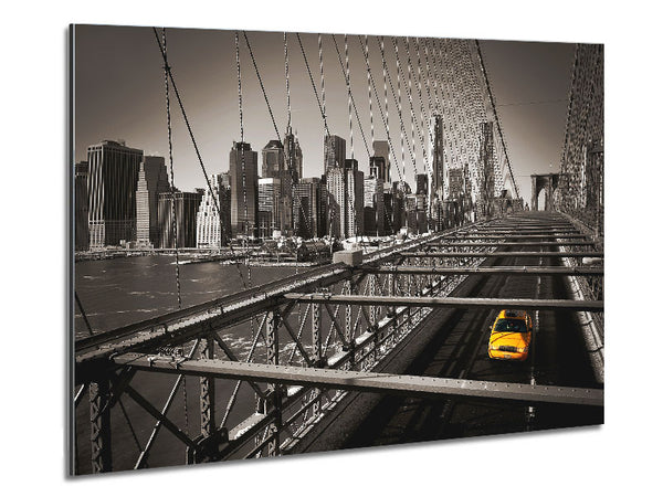 Yellow Cab auf der Brooklyn Bridge verlässt NYC