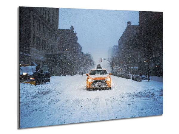 Gelbes Taxi im Schnee