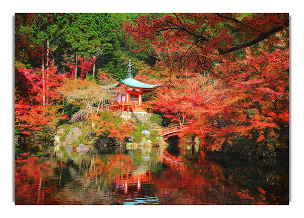 Orientalischer Fluss im Wald
