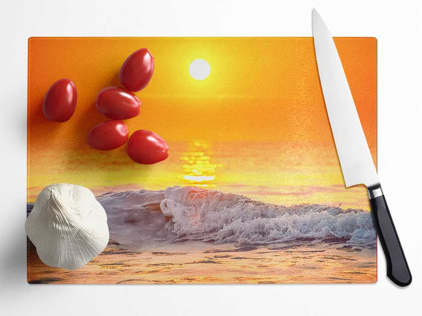 Detailed waves splashing in the sea Glass Chopping Board