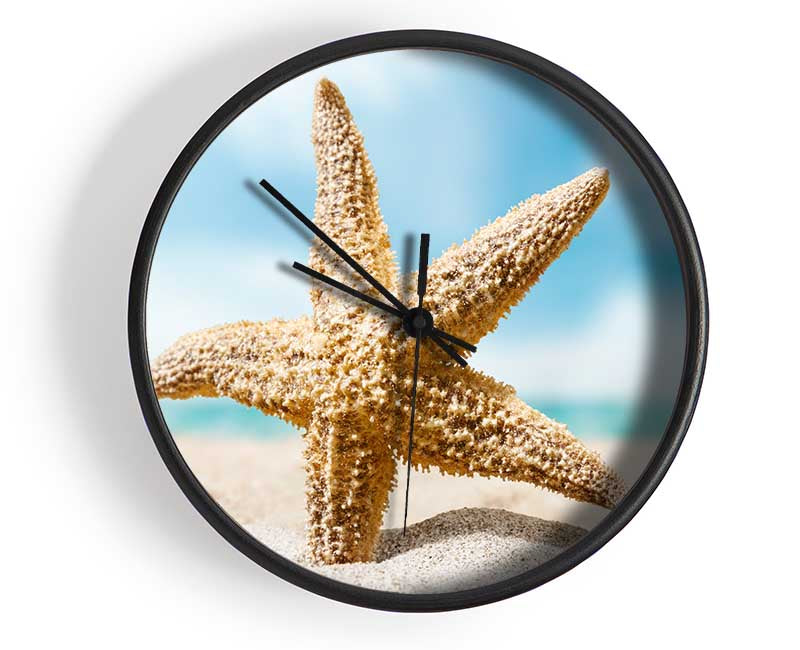 Starfish in detail sands Clock - Wallart-Direct UK