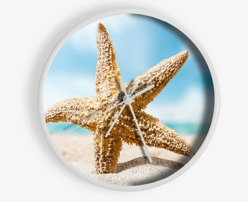 Starfish in detail sands Clock - Wallart-Direct UK