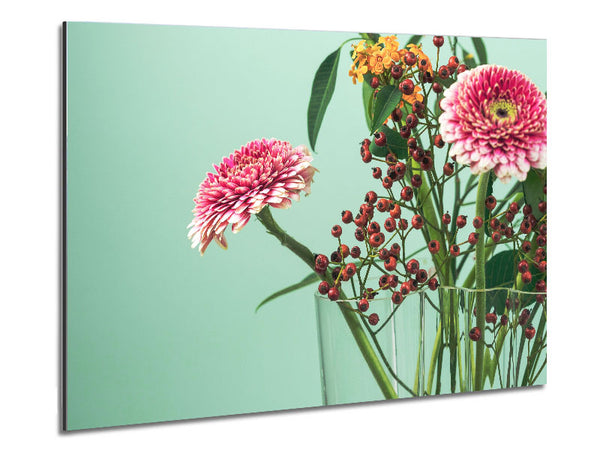 Blumenvase mit Beeren